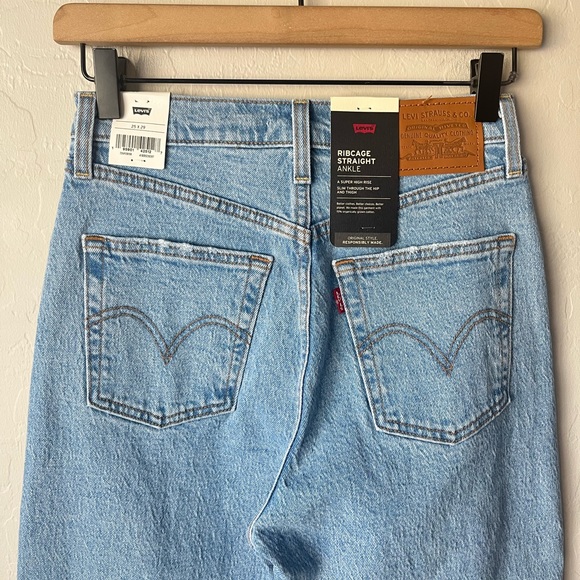 Levi’s Ribcage Straight ankle jeans NWT 25 - Picture 8 of 16